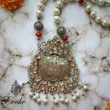 Statement Kundan Pendant with Shell Pearls